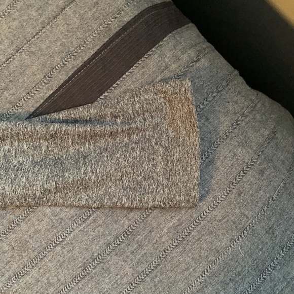 Black and Grey Reebok Maple Leafs Quarter-Zip - Picture 3 of 4